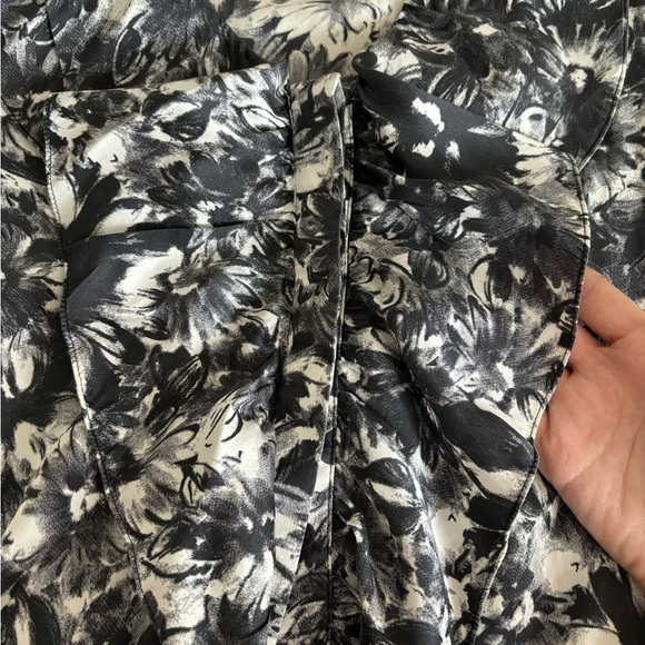 Anne Klein 100% silk floral gray blouse size 4 - Picture 6 of 10